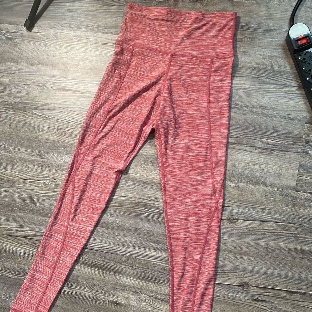Pink leggings with pocket